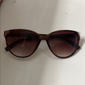 Cat eye tortoiseshell sunglasses!
